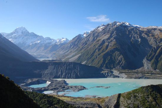 mt cook! dabei muss ich aber sagen das dieses bild wie manch andere nicht von mir ist/sind. hab von jemandem, der sich mit fotografieren auskennt die best of bilder bekommen und wollte euch mal zeigen wie es so aussehen kann, vor allem auch bei gutem wetter.