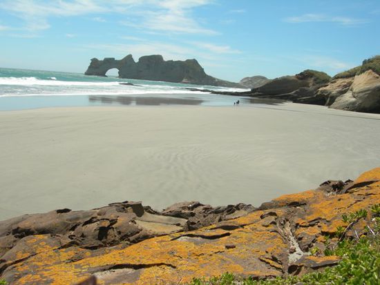 strand mit komischem namen (hab nachgeschaut Wharariki Beach)