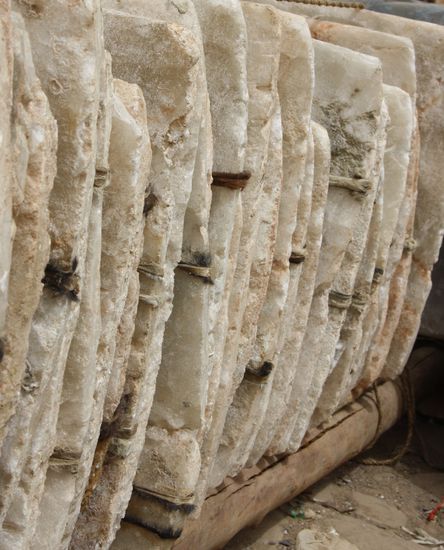 aus dem Fluss gewonnene Salzplatten