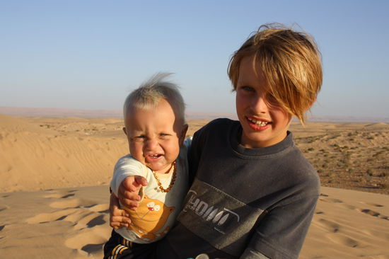 -Dejan ist der Meinung ich muss auch darstellen, dass er Arjun fast komplett alleine die Sandberge hoch und runter geschleppt hat!-