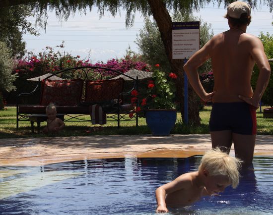 Leider nicht sehr gut zu erkennen:
Die schneebedeckten Gipfel des Atlasgebirges