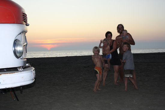 Tschüss, bis zum nächsten Mal, es grüßen ArjunDejanJarisNavinLarsundSilke