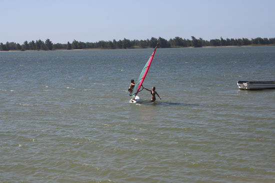 Windsurfen zu üben (über dieses Stadium kamen wir allerdings nie hinaus)