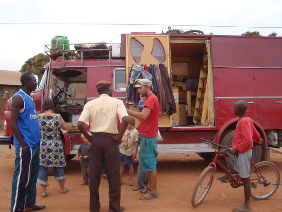 Zahlreiche nette Kontrollen mit Einladungen zu diversen Essen zierten den Weg,