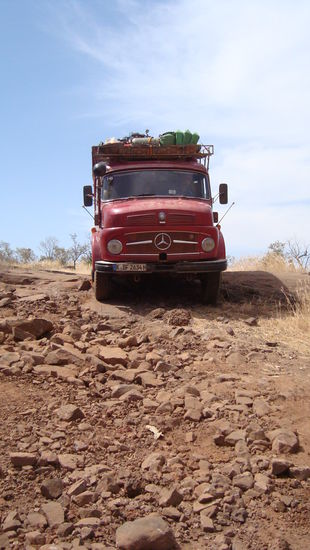 Grisu kämpft sich unzählige Felsen nach oben (und nach unten). Wie immer kommt es auf Fotos weniger spektakulär rüber...