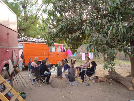 Ja, ein Treffen mit den Beiden, bzw. 3 sie hatten noch einen Mitreisenden, in Bamako hatten wir uns ebenfalls erhofft und es war auch ein schönes Wiedersehen.