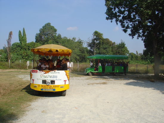 Trotzem gab es auch hier andere Besucher, aber hauptsaechlich Thailaendische Schulklassen.