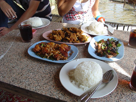 Natuerlich gab es dort auch reichlich zu Essen.
