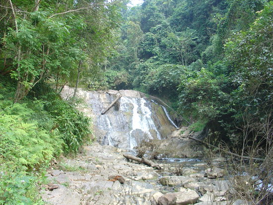 Wasserfall bei Luang Nam Tha, sicherlich eindruecklicher in der Regenzeit.