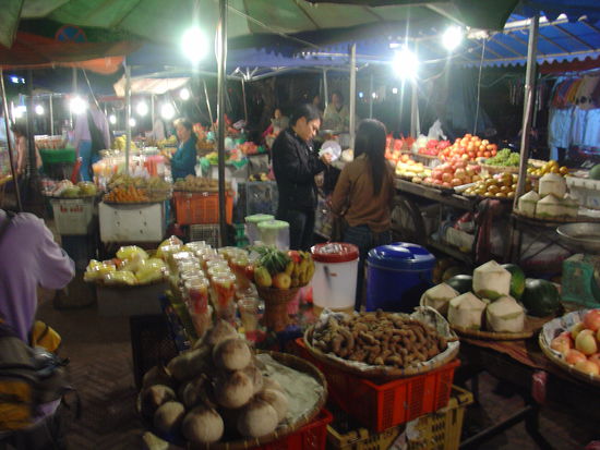Fruchtstaende am Nightmarket...