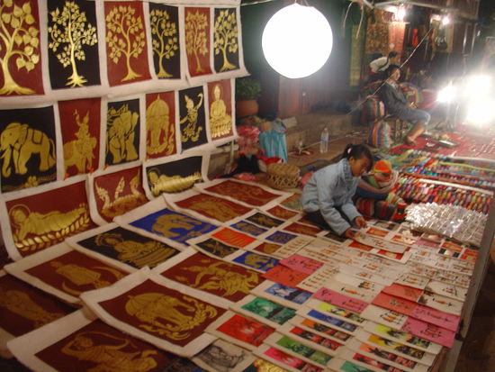 So ein Bild (aber kleiner) mit einem Baum hab ich mir fuer CHF 3.50 auch gekauft.