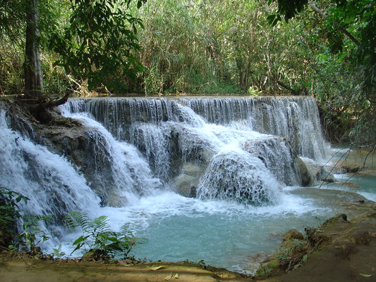 Ein wenig Unterhalb des grossen Kueng Si Wasserfalls.