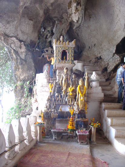 Diverse Buddha-Statuen...