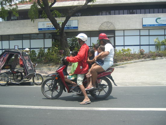 Typisches Bild im Asiatischen Strassenverkehr