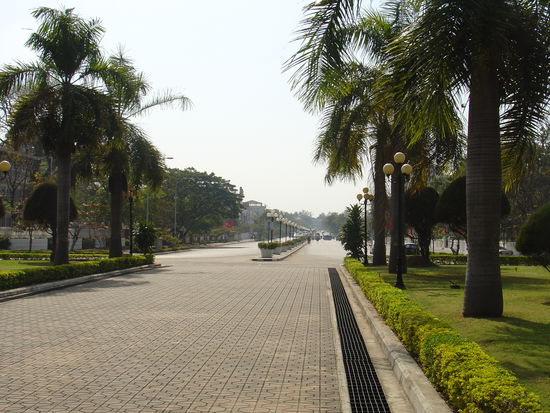 Die dazugehoerende "Champs Elysees" (die Strasse hiess aber nicht wirklich so) 