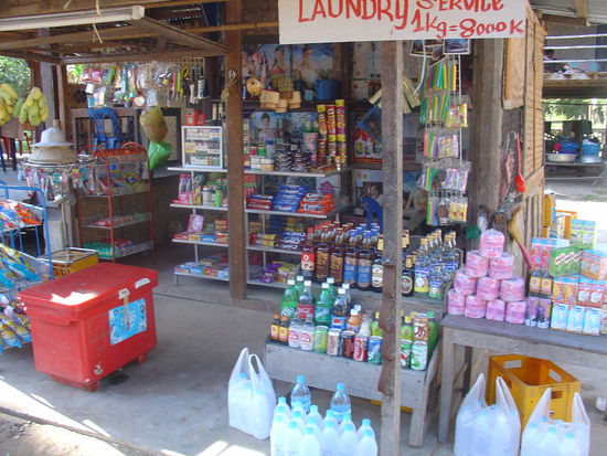 Ein typischer Laotischer Laden...