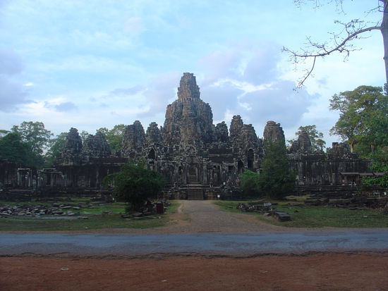 Ankunft beim "Bayon" Tempel.