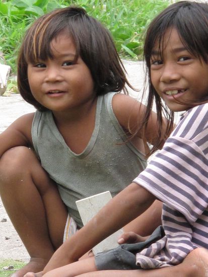 Philippino-Kinder... immer am laecheln.