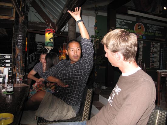 Lee... ein Tauch-Instruktor, der mir an diesem Abend alle Infos ueber's Tauchen hier lieferte...