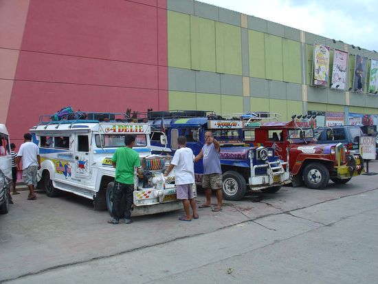 Bus oder besser gesagt "Jeepney-Station".