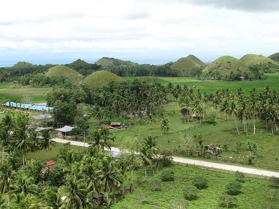 Aussicht auf die Chocolate Hills von Sagbayan...