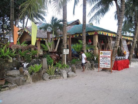 Eines der unzaehligen Restaurants am Strand... hier gab es Mongolisches Buffet !