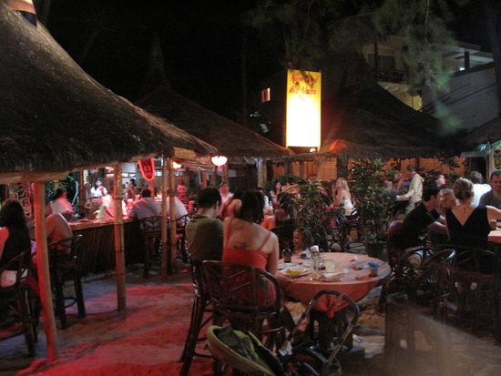 Die "Nigi-Nigi" Bar.... ein recht populaerer Ort wo wir auch regelmaessig unser Mittagessen genossen.