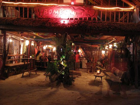 Die Bom-Bom Bar.... cooler Ort mit Live-Musik direkt an der Beach !