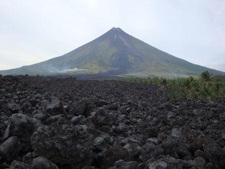 Auf den Lava-Steinen... cool diese Umgebung, oder ?