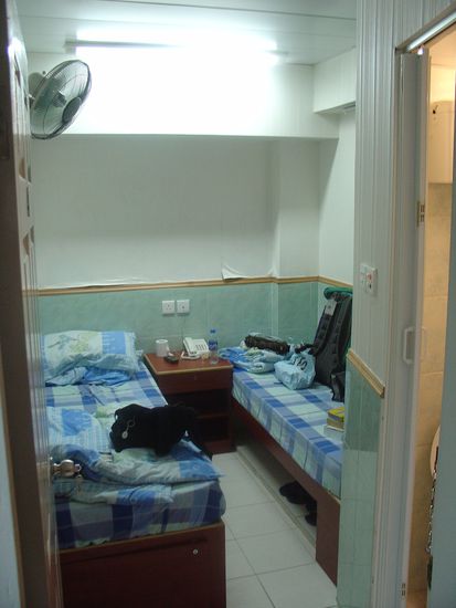 Mein Zimmer... 200 HKD anstatt 300 HKD, weil ich theoretisch ja nur ein Bett benoetigte.