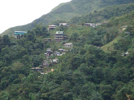 Sicht zurueck auf unsere Unterkunft, links Oben (blau) das "Simons Guesthouse".