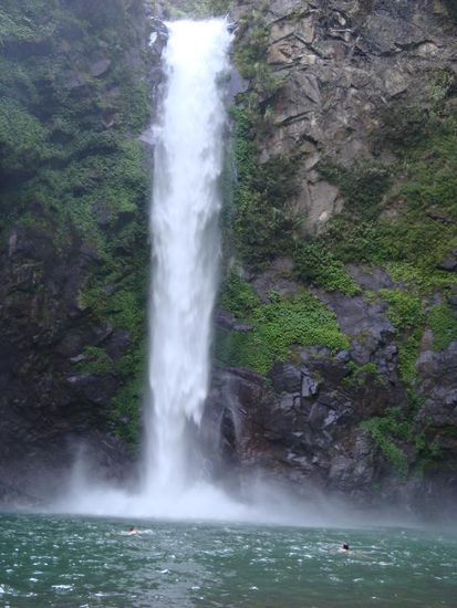 Hier sieht man mich, (rechts)... viel naeher konnte man nicht ran da die Stroemung zu stark war.