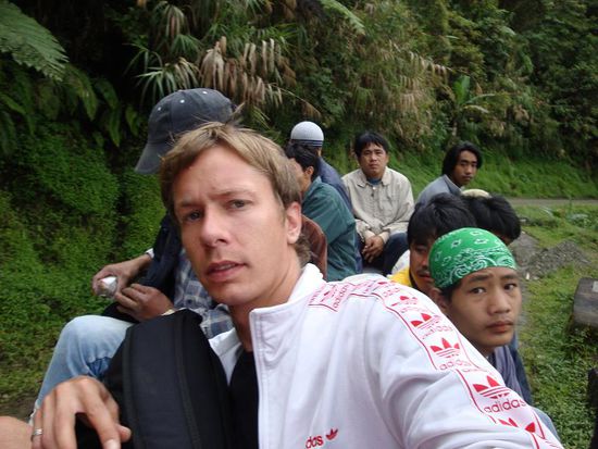 Auf dem Dach des "Jeepneys" 