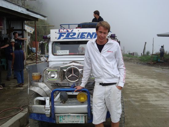 Unser Jeepney, "Simon" einer der Australier auf dem Dach !