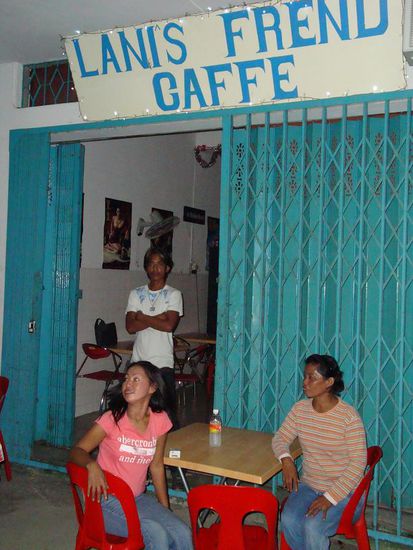 Nur sehr klein, total 7 Tische, aber meistens gut besucht !