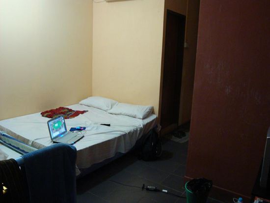 Und mein Hotelzimmer... hier habe ich in den letzten 13 Tagen unzaehlige Stunden verbracht !