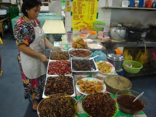 Und so sah das Essen nach einer langen Nacht mit Bier aus... Zuhause wuerde ich mir an der Stelle einen Kebab reinhauen 