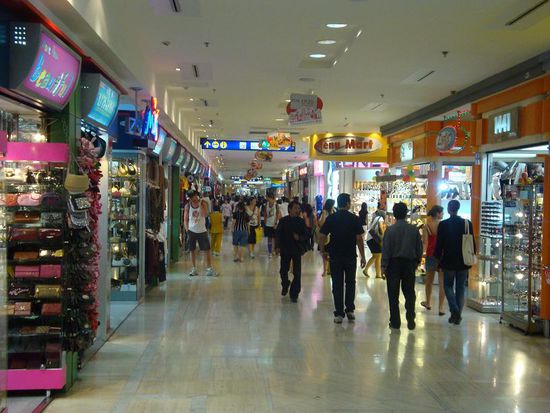 Eine Passage innerhalb des riesigen Malls...