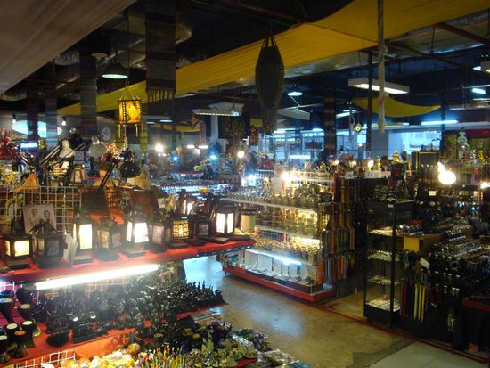 Eine weitere riesige Abteilung mit diversen Souveniers...