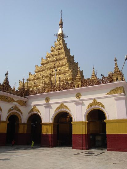 Und hier noch die Mahamuni-Pagode von aussen... ein unvergesslicher Ort.