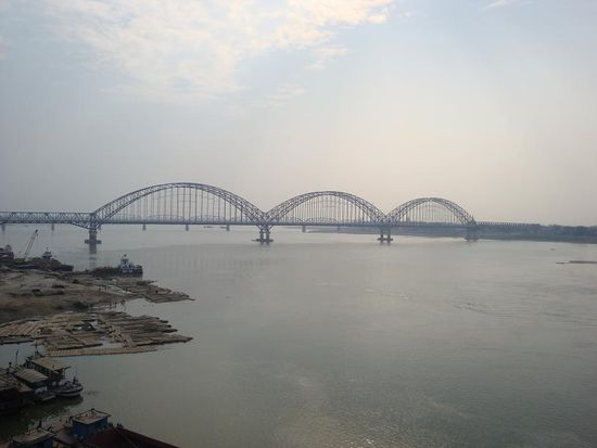 Die Bruecke die uns ueber den Ayeyarwady-River brachte...