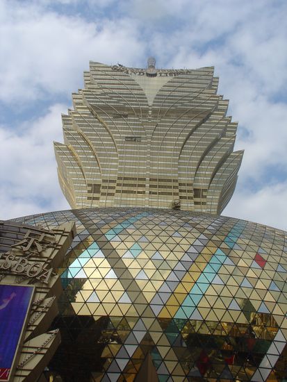 Riesig und meistens voll edel..