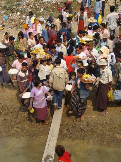 Der letzte Passagier der das Boot verliess... und anschliessend herrschte ein richtiger Kampf, jeder wollte unbedingt als erster bei den unterdessen hungrigen Touristen ankommen !