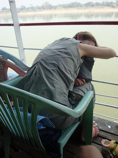 So schlief meine Mutter ungefaehr 2 Stunden... unglaublich oder ? So schnell hatte sie sich an's Backpackerleben gewoehnt !