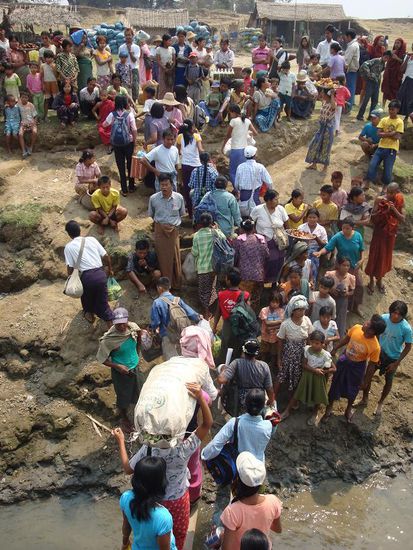 Und danach ging es los... wiederum ein riesen Gedraenge um in's Boot zu gelangen !