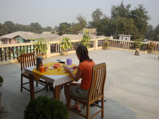 Die Terrasse unseres Guesthouses... ich kann mich nicht mehr errinnern wann ich das letzte mal so ueber ein Fruehstueck gefreut hatte ! 