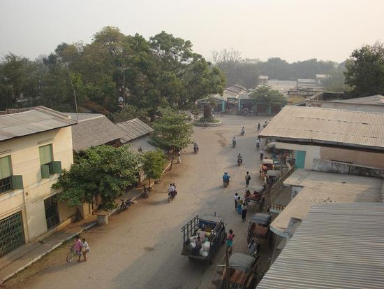 Und hier der Ausblick Richtung Bagan "Stadtzentrum" von unserem Guesthouse.