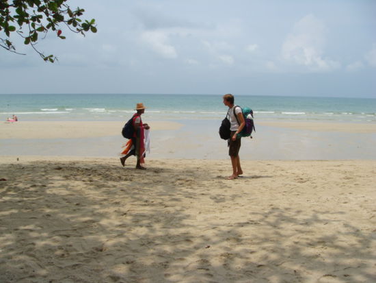 Sieht wohl schoen aus die "White Sand Beach"... noch mit dem Rucksack schauten wir uns zuerst die Beach an !
