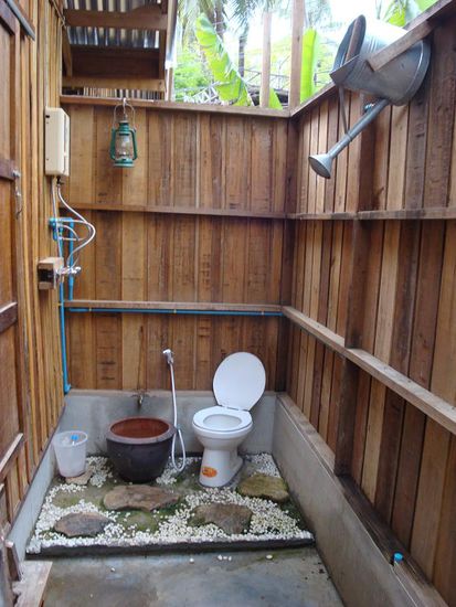 Dies war uebrigens das Badzimmer unseres Bungalows... unter freiem Himmel mit Giesskanne als Dusche 