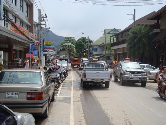 Hauptstrasse in Koh Chang, hier befand sich auch unser Hotel und direkt auf der andern Seite das Meer !